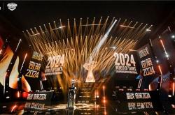 是电竞更是生活 WCI首日:解说品尝折耳根,小哥获全员签名