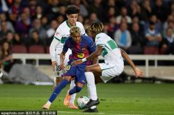 历史性时刻！伯纳乌变身NFL主场，马德里掀起橄榄球狂潮