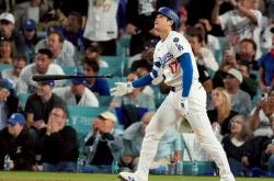 詹姆斯盛赞库里：篮球界的“大谷翔平”