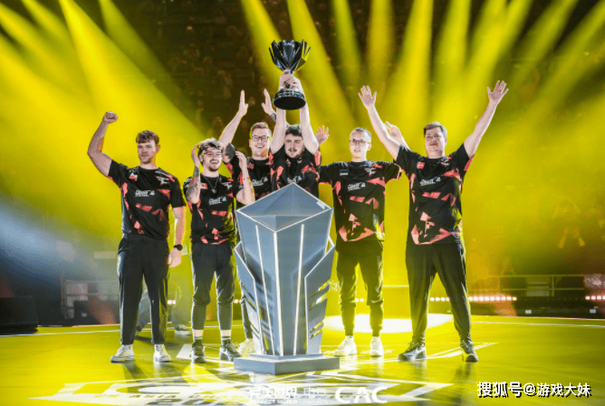 电竞圈出现离谱事件,选手比赛时突然缺席,跑去参加DOTA2比赛