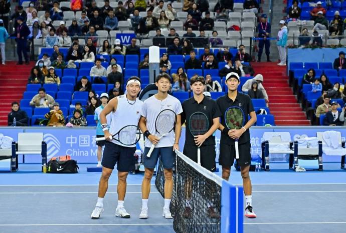 全运会网球男双决赛:唐盛 / 孙浅 2-1 力克布云朝克特 / 郑展,逆转夺金