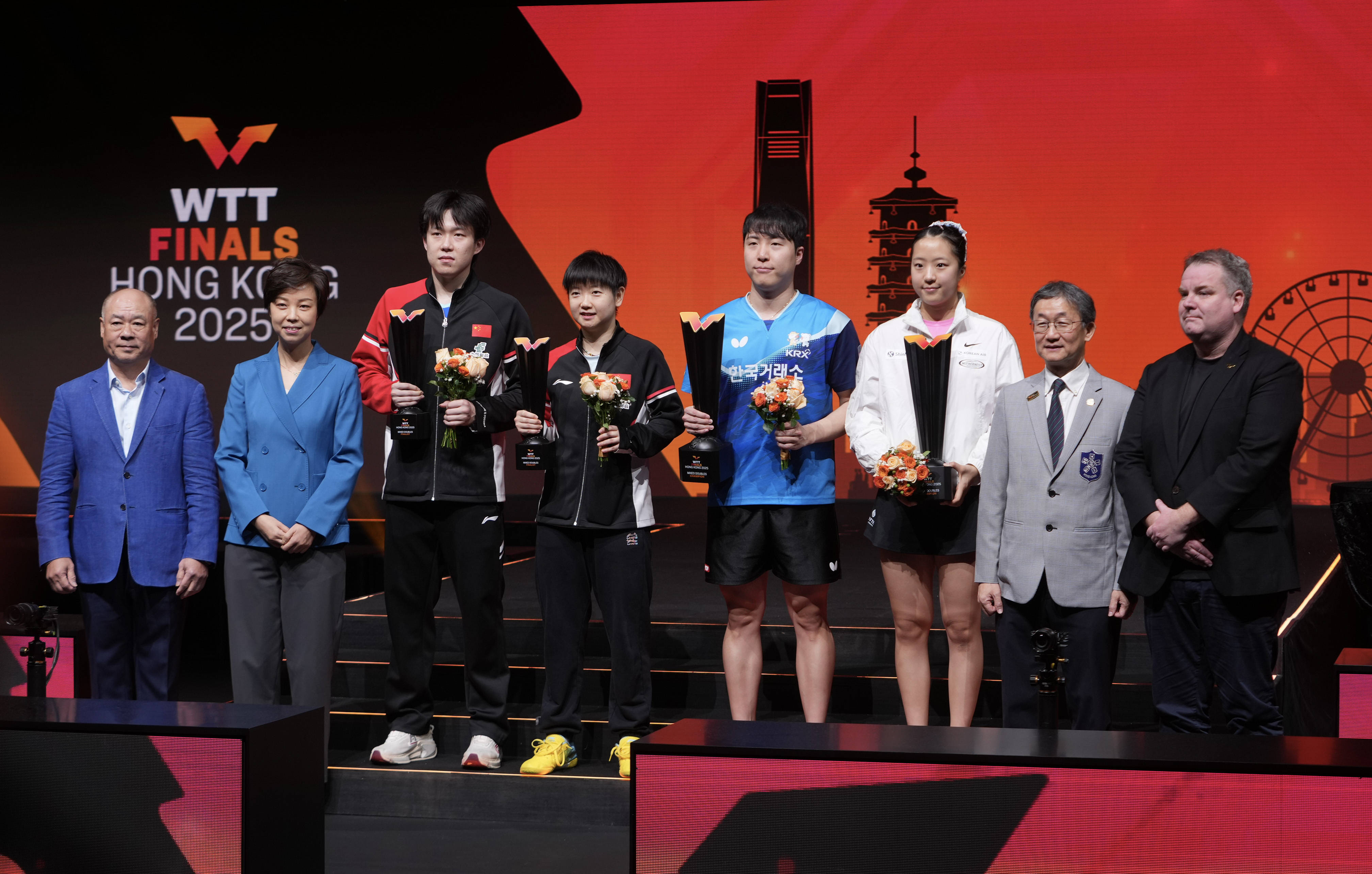 (体育)乒乓球——WTT香港总决赛:林仲勋/申裕斌混双夺冠