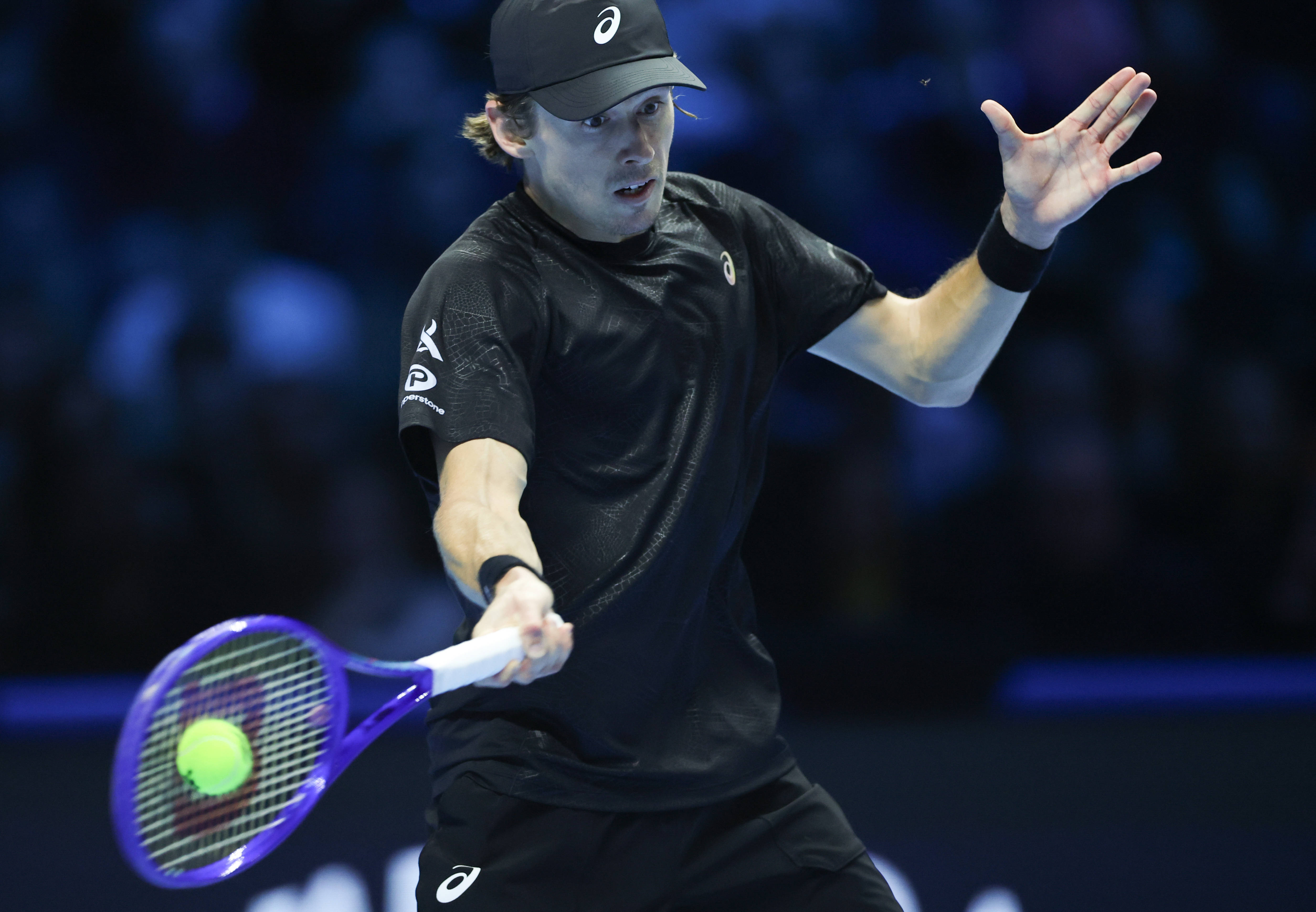 (体育)网球——ATP年终总决赛半决赛:辛纳胜德米纳尔